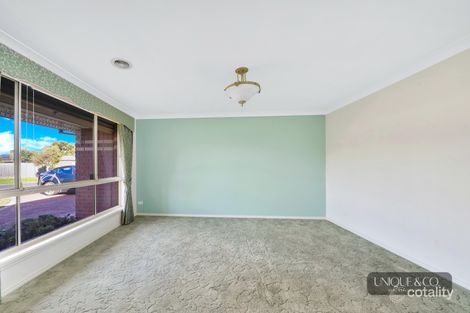 Property photo of 9 Hollington Crescent Point Cook VIC 3030