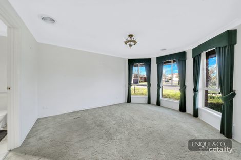 Property photo of 9 Hollington Crescent Point Cook VIC 3030