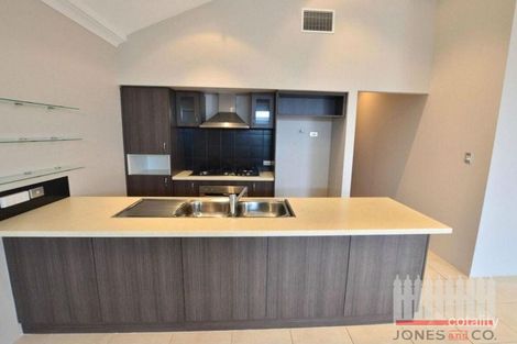 17 Pineroo Tce, Ellenbrook, WA 6069