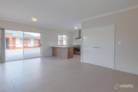 7b Bromley St, Beckenham, WA 6107