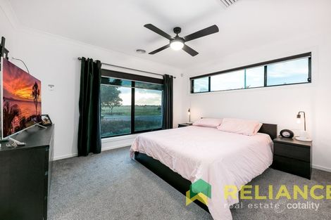 Property photo of 28 Upton Circle Derrimut VIC 3026