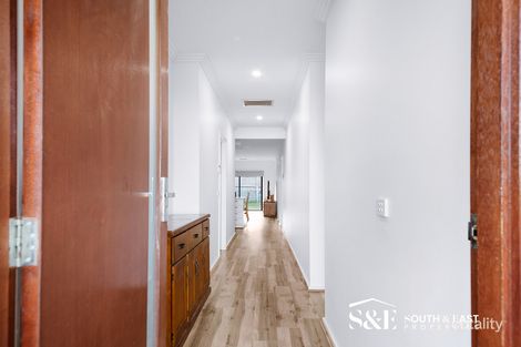 Property photo of 24 Scenery Drive Clyde North VIC 3978