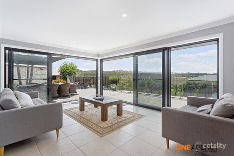 3a Vickers Cl, Hunterview, NSW 2330