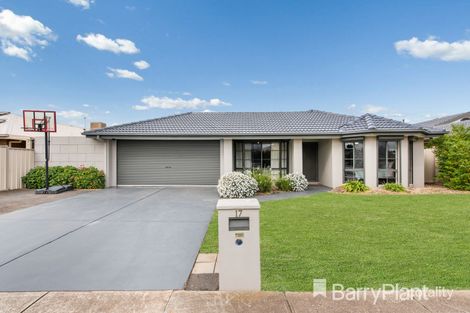 17 Ernest Cl, Melton West, VIC 3337