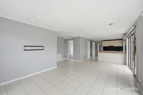 Property photo of 28 Egan Close Werribee VIC 3030