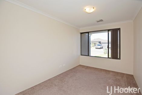 Property photo of 10 Jennerae Bend Halls Head WA 6210