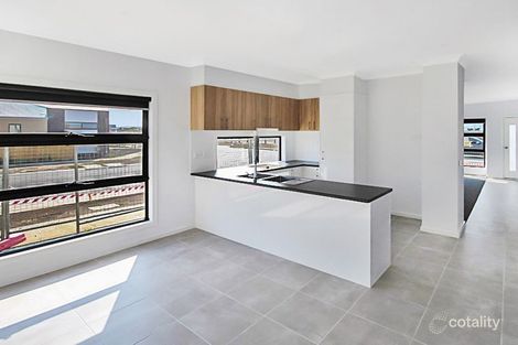 Property photo of 2A Heath Place Pakenham VIC 3810