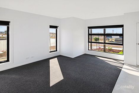 Property photo of 2A Heath Place Pakenham VIC 3810