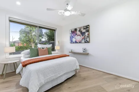 Property photo of 4 Elmbank Drive Keysborough VIC 3173