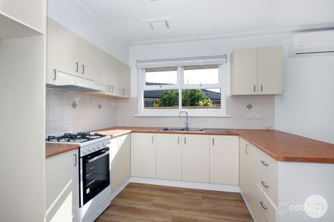 27 Lake St, Wendouree, VIC 3355