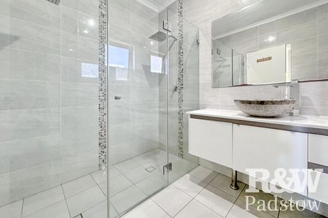 Property photo of 6 Kerrie Crescent Panania NSW 2213