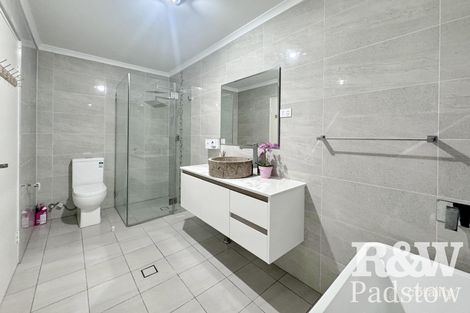 Property photo of 6 Kerrie Crescent Panania NSW 2213