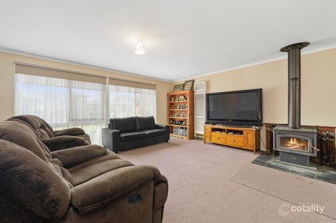 Property photo of 27 Dorchester Crescent Carrum Downs VIC 3201