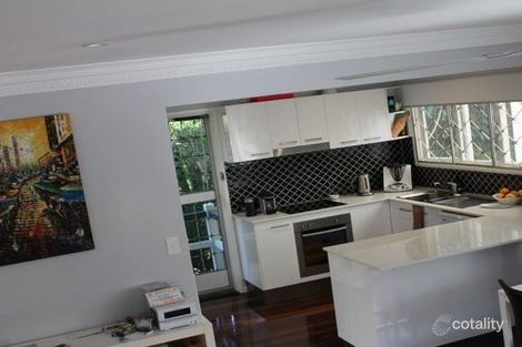 Property photo of 2/12 Lade Street Coorparoo QLD 4151