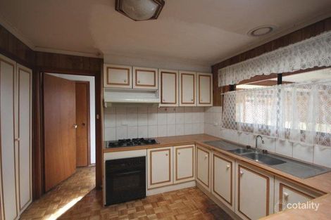 Property photo of 4 Droitwich Crescent Deer Park VIC 3023