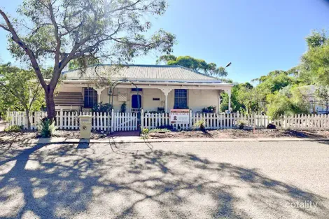 8 Thorn St, York, WA 6302