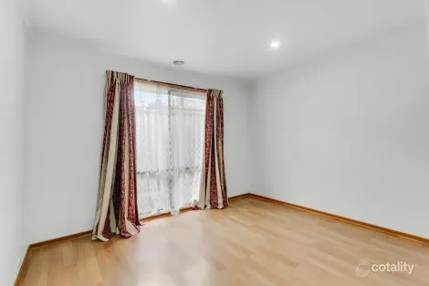 Property photo of 8 Laurel Crescent Carrum Downs VIC 3201