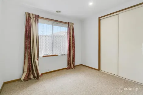 Property photo of 8 Laurel Crescent Carrum Downs VIC 3201