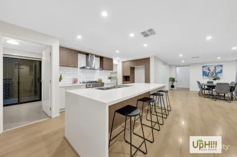 Property photo of 4 Hollybush Avenue Clyde VIC 3978