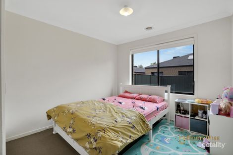 Property photo of 8 Gunyong Crescent Manor Lakes VIC 3024