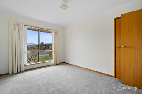 Property photo of 17 Ravensbourne Place Old Beach TAS 7017
