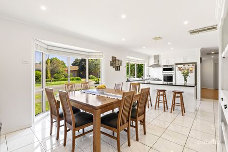 Property photo of 14 Wilmott Close Berwick VIC 3806