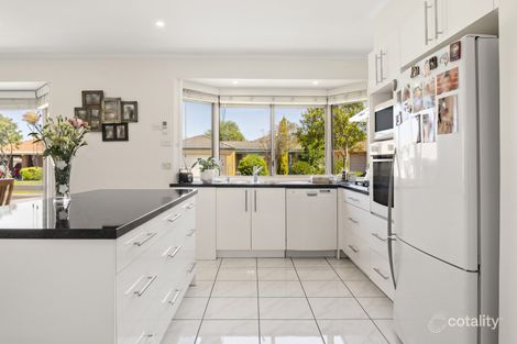 Property photo of 14 Wilmott Close Berwick VIC 3806