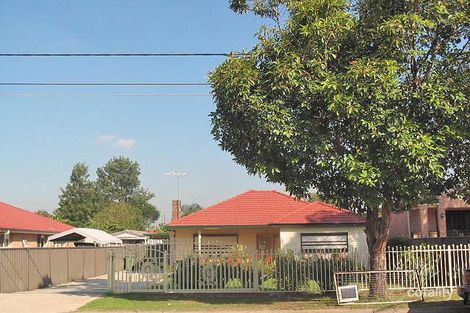 12 James St, Fairfield East, NSW 2165