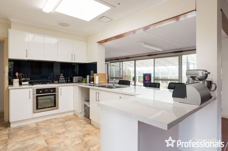 Property photo of 24 Sweetland Road Mooroolbark VIC 3138