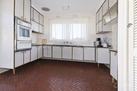 Property photo of 1 St Andrews Court Mount Waverley VIC 3149