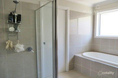 Property photo of 1/30 Osterley Street Bourkelands NSW 2650