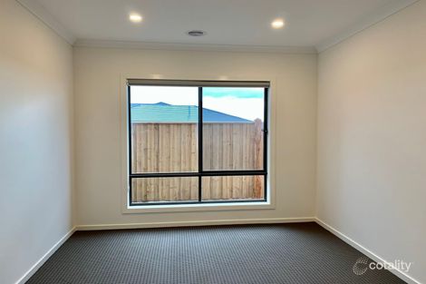 Property photo of 18 Aldinga Avenue Point Cook VIC 3030