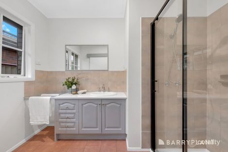 Property photo of 27 Arthur Phillip Way Mill Park VIC 3082