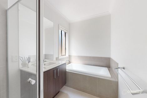 Property photo of 82 Sustainable Drive Craigieburn VIC 3064