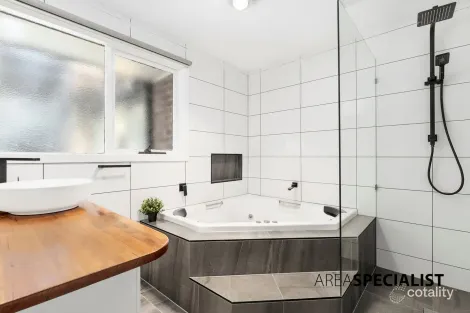 Property photo of 9 Deed Drive Pakenham VIC 3810