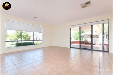 Property photo of 8 Parramatta Walk Craigieburn VIC 3064