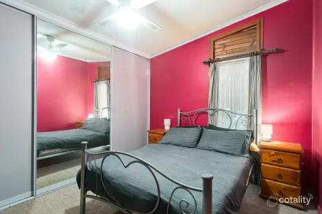 Property photo of 42 Bambil Crescent Dapto NSW 2530