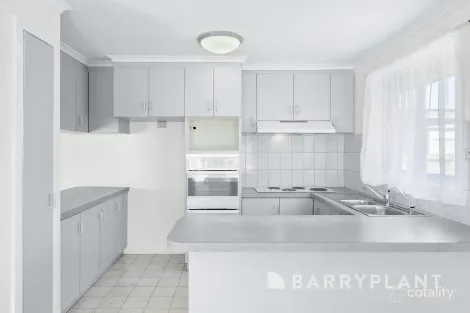 Property photo of 31 Barellan Close St Albans VIC 3021