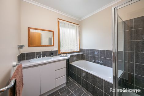 Property photo of 2 Sunrise Court Gisborne VIC 3437