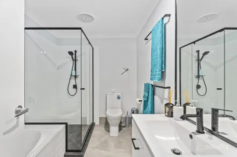 Property photo of 2/33 Bellinger Key Pacific Pines QLD 4211