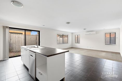 Property photo of 58 Solitude Crescent Point Cook VIC 3030