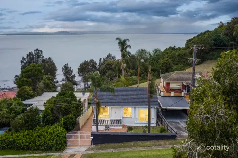 139 Northcliffe Dr, Lake Heights, NSW 2502