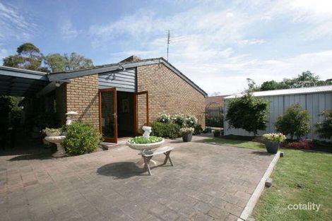 Property photo of 32 Jinchilla Avenue Frankston South VIC 3199