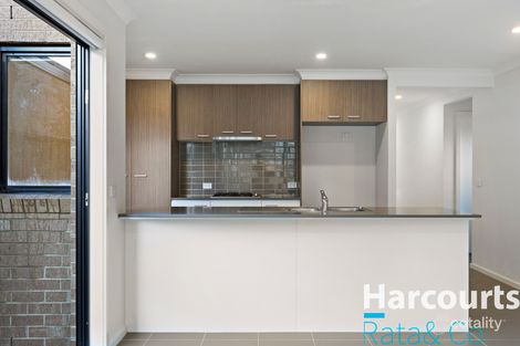 Property photo of 3 Oscar Circuit Roxburgh Park VIC 3064
