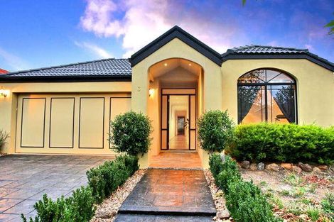Property photo of 3 Golders Green Walk Caroline Springs VIC 3023