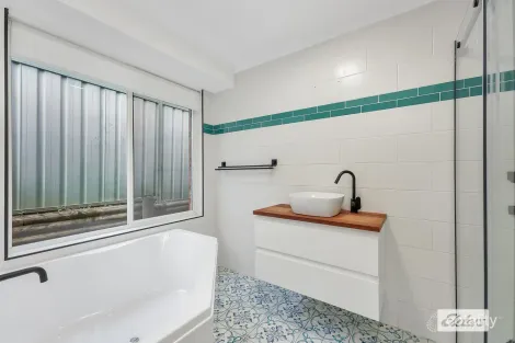 Property photo of 9 Kenneth Place Mannering Park NSW 2259