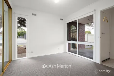 Property photo of 42 Lyrebird Drive Carrum Downs VIC 3201