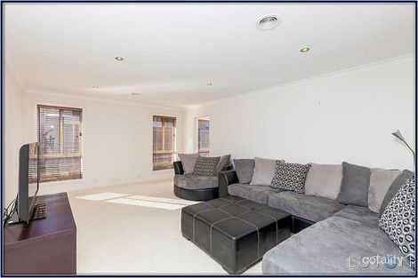 Property photo of 24 Gordon Withnall Crescent Dunlop ACT 2615