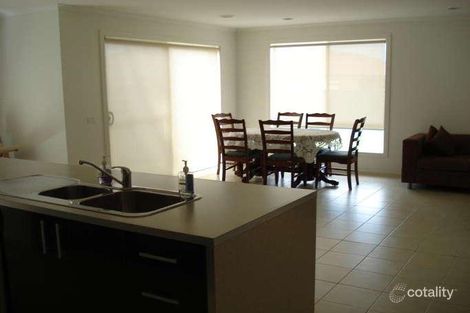 Property photo of 41 Scarlet Crescent Pakenham VIC 3810