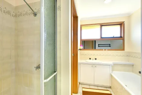 Property photo of 6 Brett Place Endeavour Hills VIC 3802